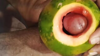 操水果的新视频. 轮到木瓜