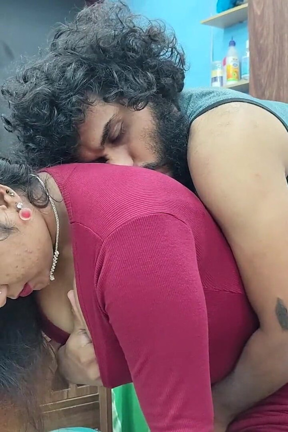 Romance quente com beijo no cu e lambida nas coxas