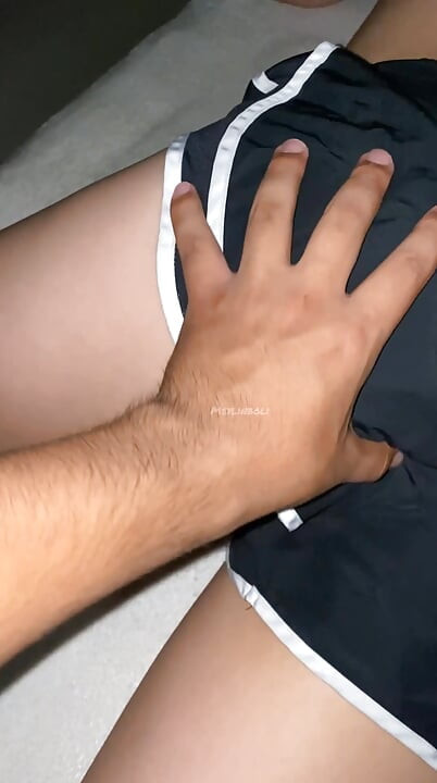CUCKOLD LAAT ZIJN VROUW ALLEEN TERWIJL HIJ WERKT, IK GA NAAR ZIJN HUIS OM DE VROUW TE NEUKEN