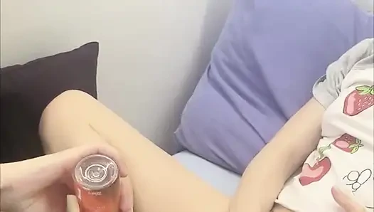 Ich gebe meinem freund einen footjob, während ich masturbiere, bis wir zusammen kommen