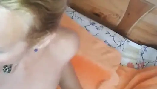 Selena'nın yakın çekim oral seks zevki