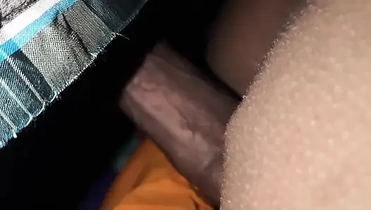 Üvey erkek kardeş ve üvey kız kardeşinin gecesinin güzel anları