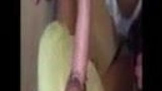 Nasti zwarte mannelijke teef diep in keel een lange blanke lul