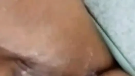 Sıkı amcığıma mastürbasyon yapıyor