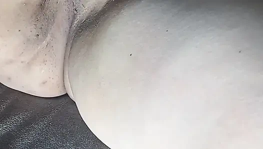 Kamar hotel Serangan nafsu Roma – Gadis gipsi dari Pest masturbasi dengan liar, membelai vaginanya, menggoyangkan pantatnya, orgasme mengguncang kasur!