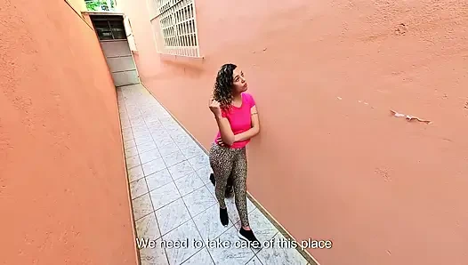 Sigara içerken yakalanan öğrenci kıyafetlerini yırttı ve sikildi.