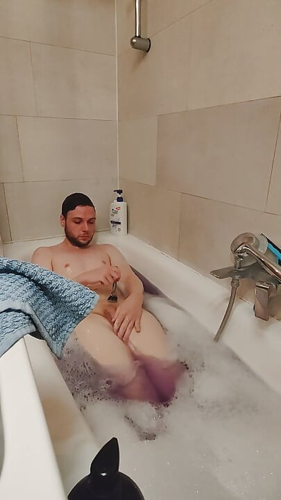 Shaving my body and teasing you a bit