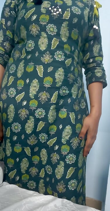 Aunty removing clothes