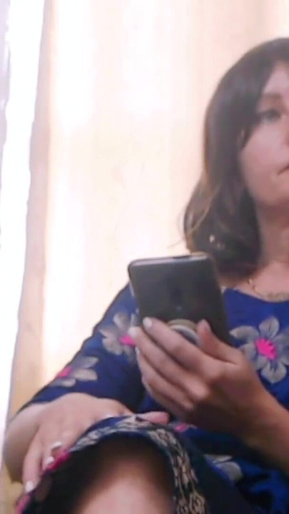 רגע מדהים מתוך "האישה הכי יפה מעשנת סיגריה"