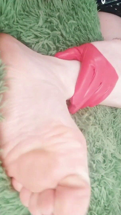 Foot Fetish Sexual Video - Beautiful Pin Up Fetish Model Arya Grander barefoot - FemDom POV free porn video | Clip 1