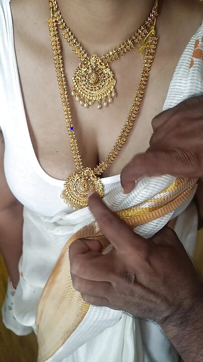 Cheating mallu aunty hot romance  breast licking hot viral video