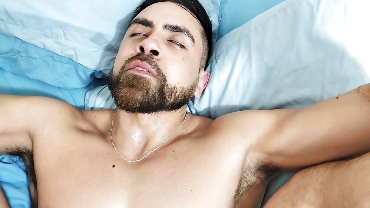 私たちは友人と一緒にフィールドから帰宅しましたが、彼は選手たちを見て熱く、事態は制御不能になりました パート 2