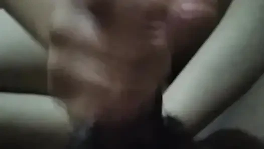 Virales video von stieftante, die den schwanz des ehemanns schüttelt