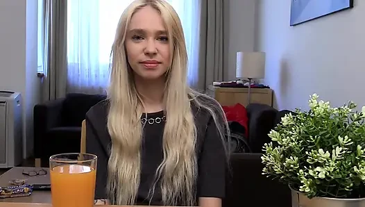 Sexy studentin braucht geld - Interview