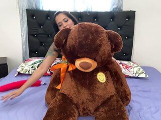 JhoanitaCat playing with her teddy masturbates him and fucks him in the ass