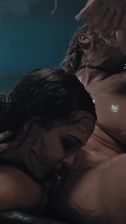 Rissa May tesourando parasita esguichando sexo