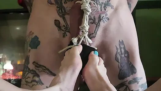 Goode Mädchen Ballbusting Fußspaß