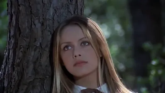 Film z 1974 roku, włoska aktorka zbadana przez lekarza w bieliźnie