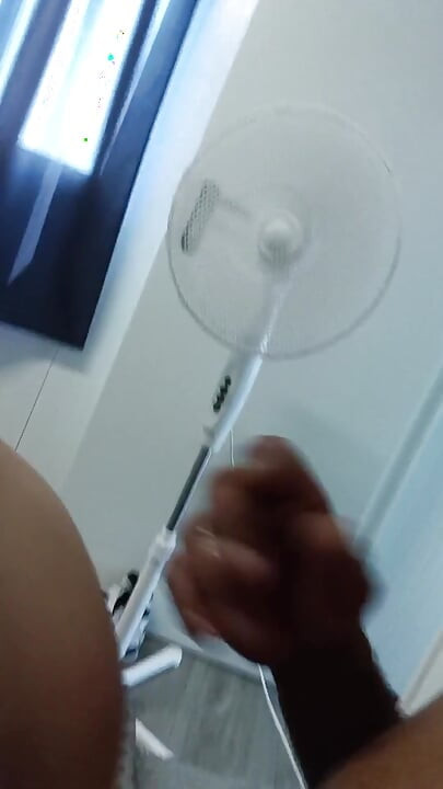 Moj komšija stvarno voli da se jebe.