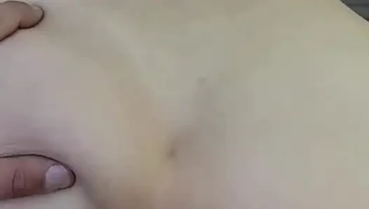 Halka açık sakso ve açık havada memelere boşalma