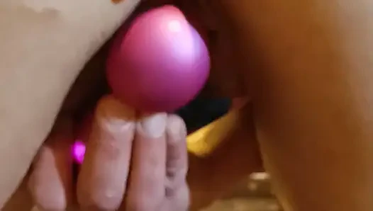 Geile milf mit dickem arsch masturbiert und kommt