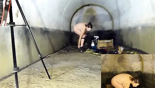 Ölümcül bir yürüyüş - Alman WW2 sığınağında sikiliyor, cezalandırılıyor ve tamamen sidikle dolu