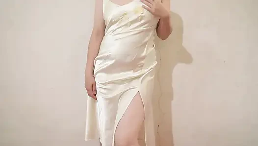 Memek becek tante seksi india dengan lingerie hitam yang mengkilap!