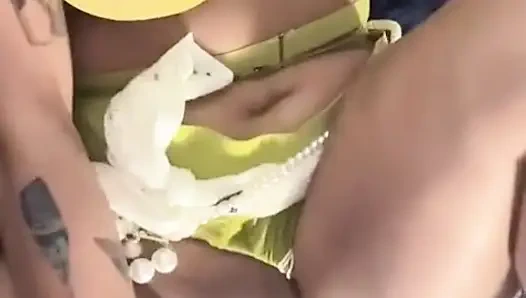 Ich soll auspacken, aber ich wurde geil zum ersten mal, dass ich seit monaten squirtet habe