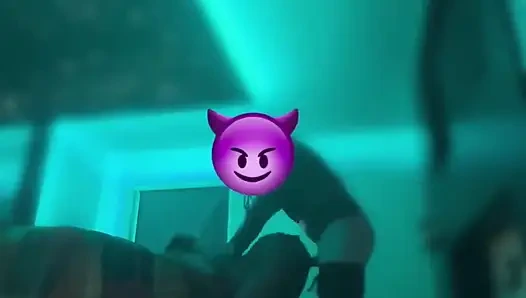 Sikilmeden Önce Twerk Yapmayı Seviyor