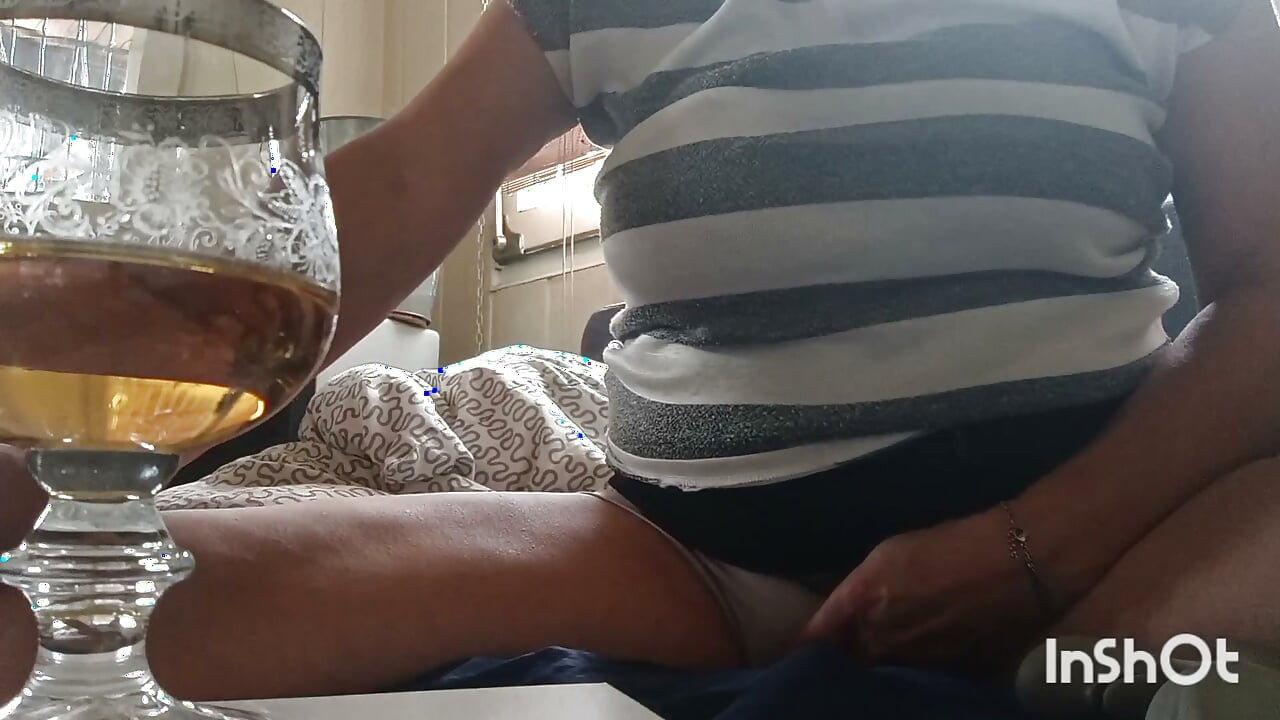 15 minute murdare. Păsărică păroasă, țigări, whisky și dildo