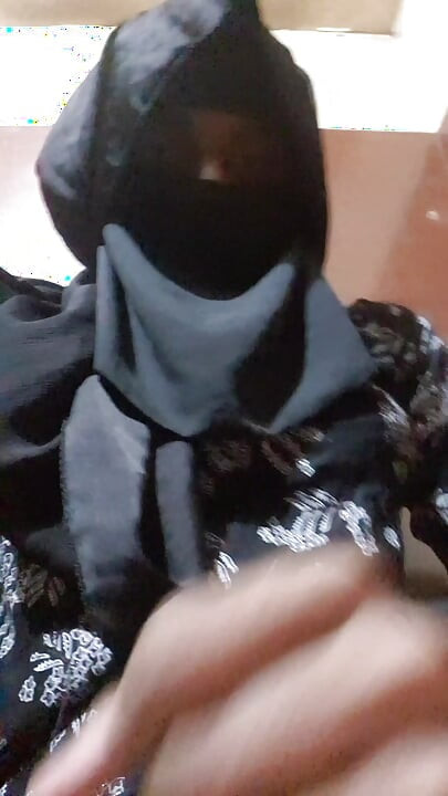 Hijabi sissy cum