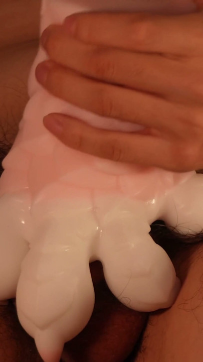 Dragon paw leads me a help hand | Clip 1