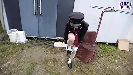 Рельс соблазняет рандеву с короткой милашкой, наслаждающейся каждой теплой каплей, часть.2