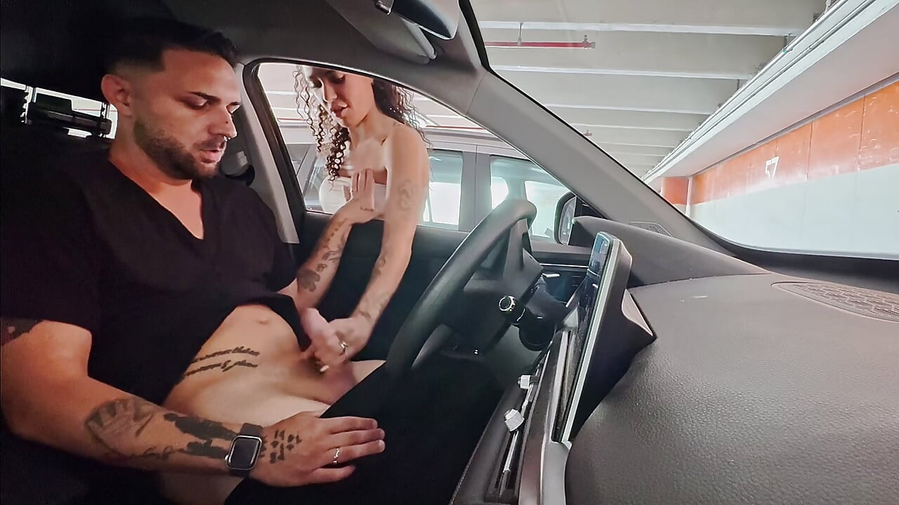 Handjob to Stranger and Deep Blowjob at His Home with Deepthroat