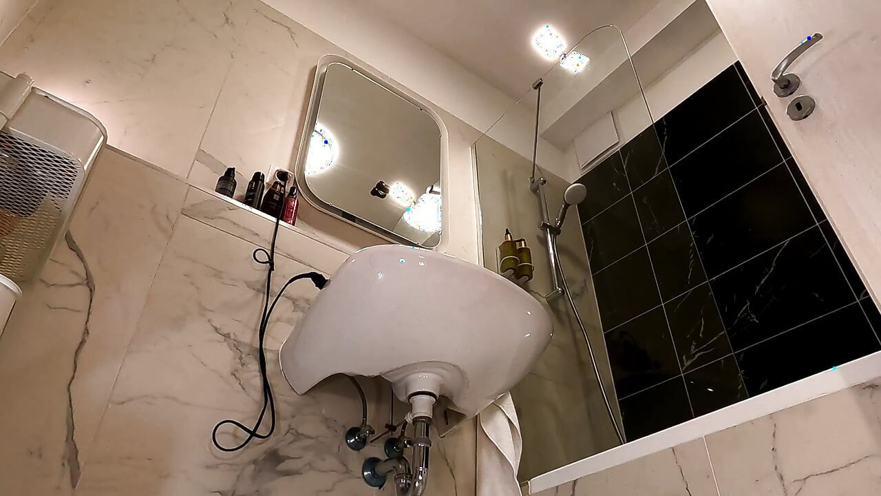 Gerçek üniversiteli kız otantik kızıl saçlı minyon sürtük moda denemesi için geliyor amatör yönetmenle erotik porno ortaya çıkıyor