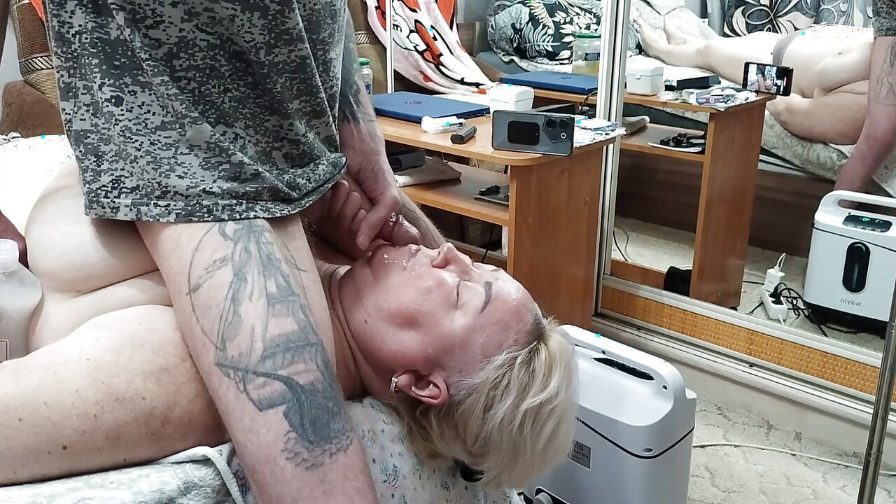 HeiÃŸe enden einer fetten frau auf titten, mund mit spermaschlucken und auf den arsch