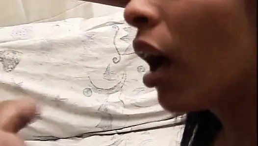 Masturbasi sepong kontol kecil