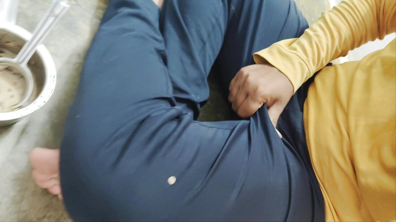 Indian desi Devar and bhabhi full Hindi romantic video - bhabhi showing boobs and pussy.
