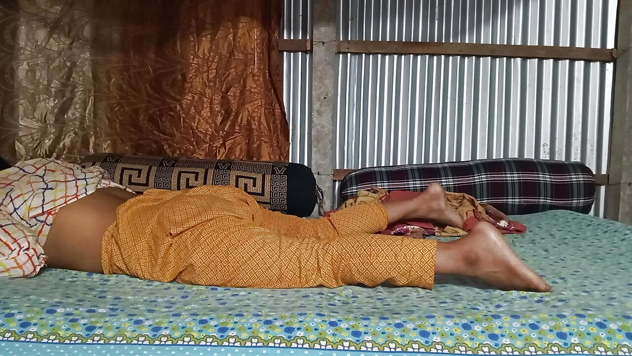 Hermanastra del pueblo por primera vez en casa