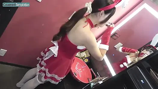 Amatör grup güzellik vokalisti, kutsal bir gecede Santa Cosplay. Altın oranlı vücut, dölleme resital seks başlıyor! 1.