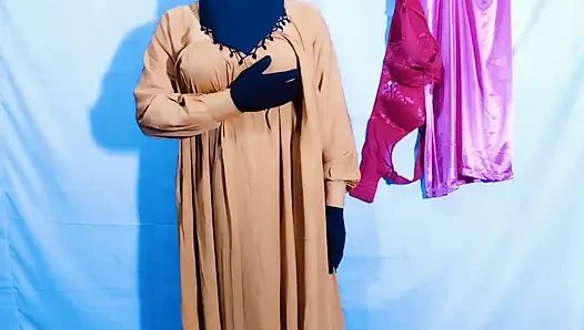 Hintli güzel tesettürlü Müslüman seksi yenge odanın içinde komşuyla seks yapıyor