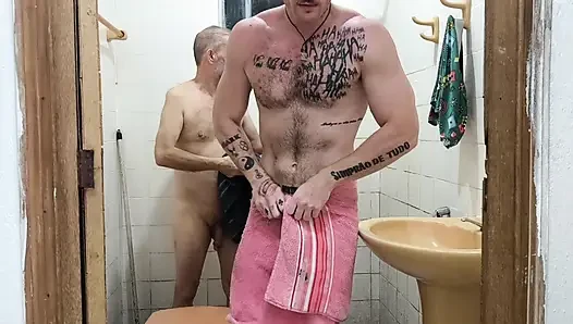 Sadece Carmona'ların olduğu gibi banyo yap