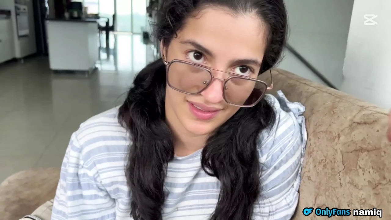 !学生把她的童贞给了她的数学老师！