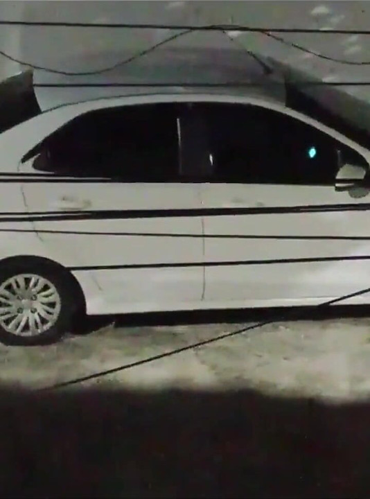 Fucks with Lover in the Car in Front of the House and Comes Back Full of Cum Smiling