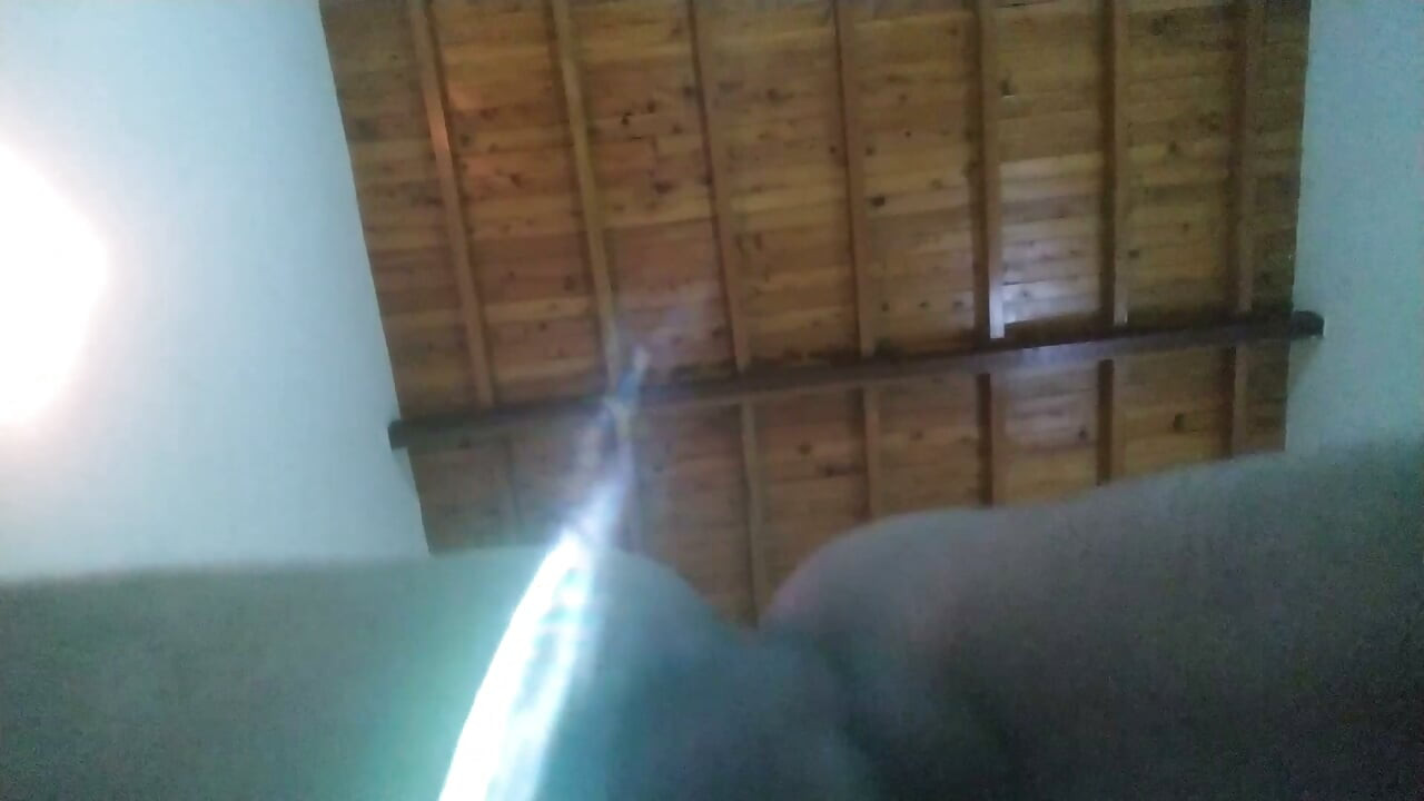 fickte die betrügende Schlampe mit dem String zur Seite und spritzte ihr mehrmals in die Fotze