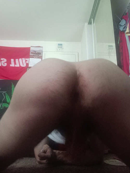 Shaking ass