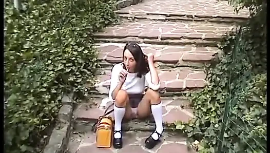 Kız öğrenci ilk kez sikiliyor
