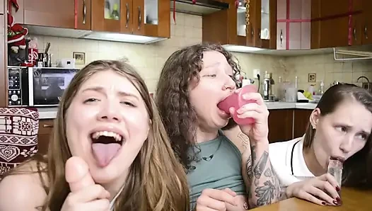 kinky sluts girlfriends suck threesome deep hot hot