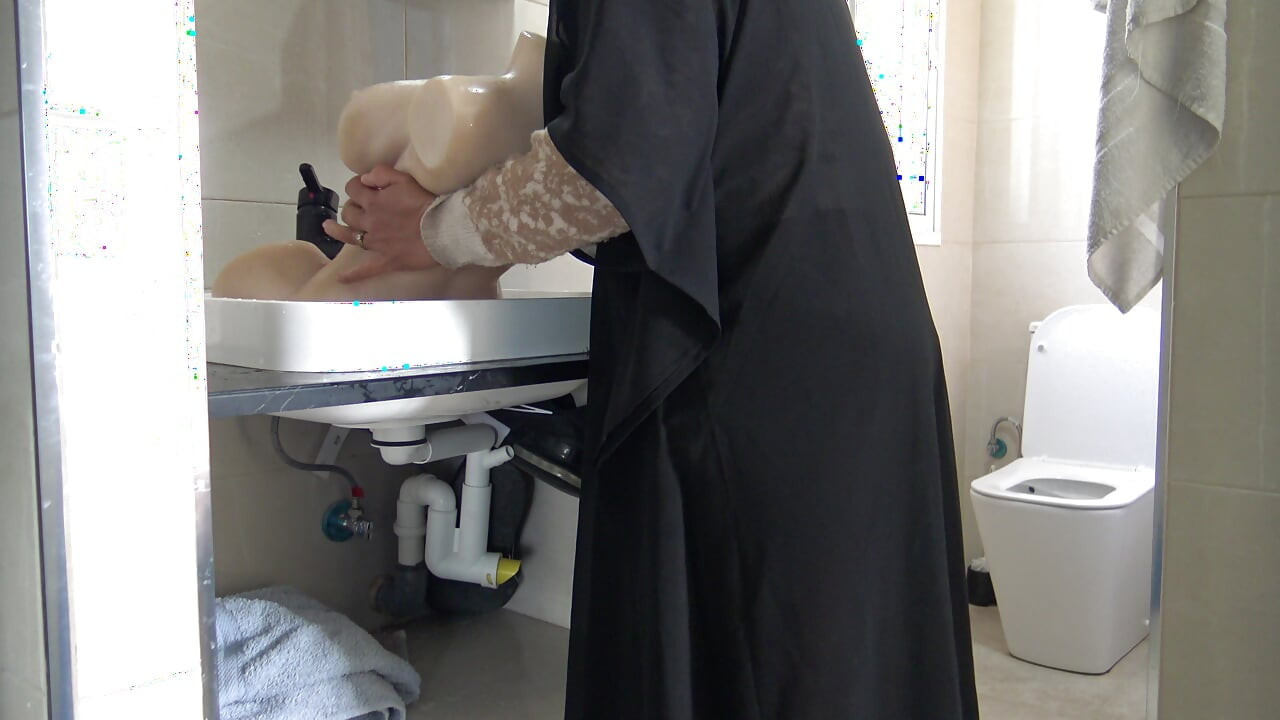 Lesbian arab milf in hijabi washing her girlfriends tight pussy