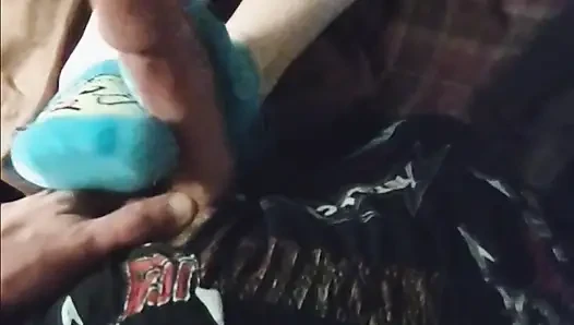 Footjob kaus kaki pokemon seksi dengan kaus kaki & hello kitty lagi asik ngocok kontol dengan kaus kaki